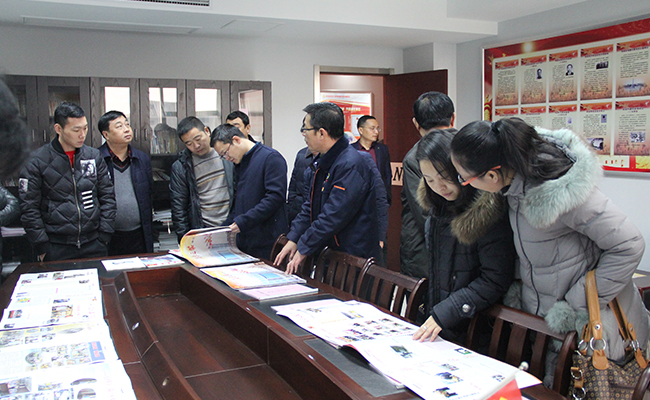 兴化市非公企业书记与香蕉视频911交流党建经验